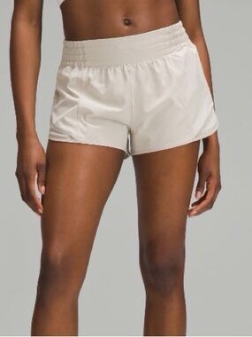 Lululemon Hotty Hot High-Rise Lined Shorts - Mojave Tan